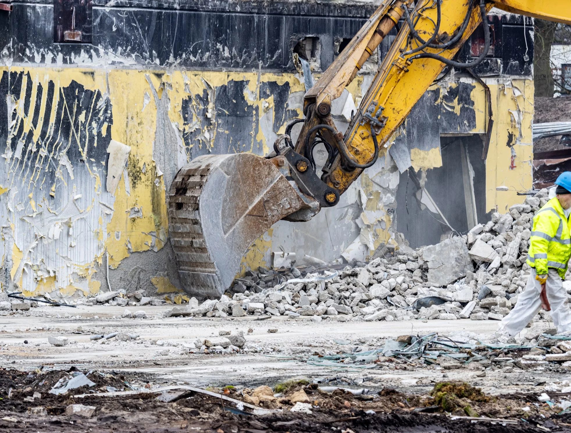 Is It Against the Law to Remove Asbestos in Queensland?